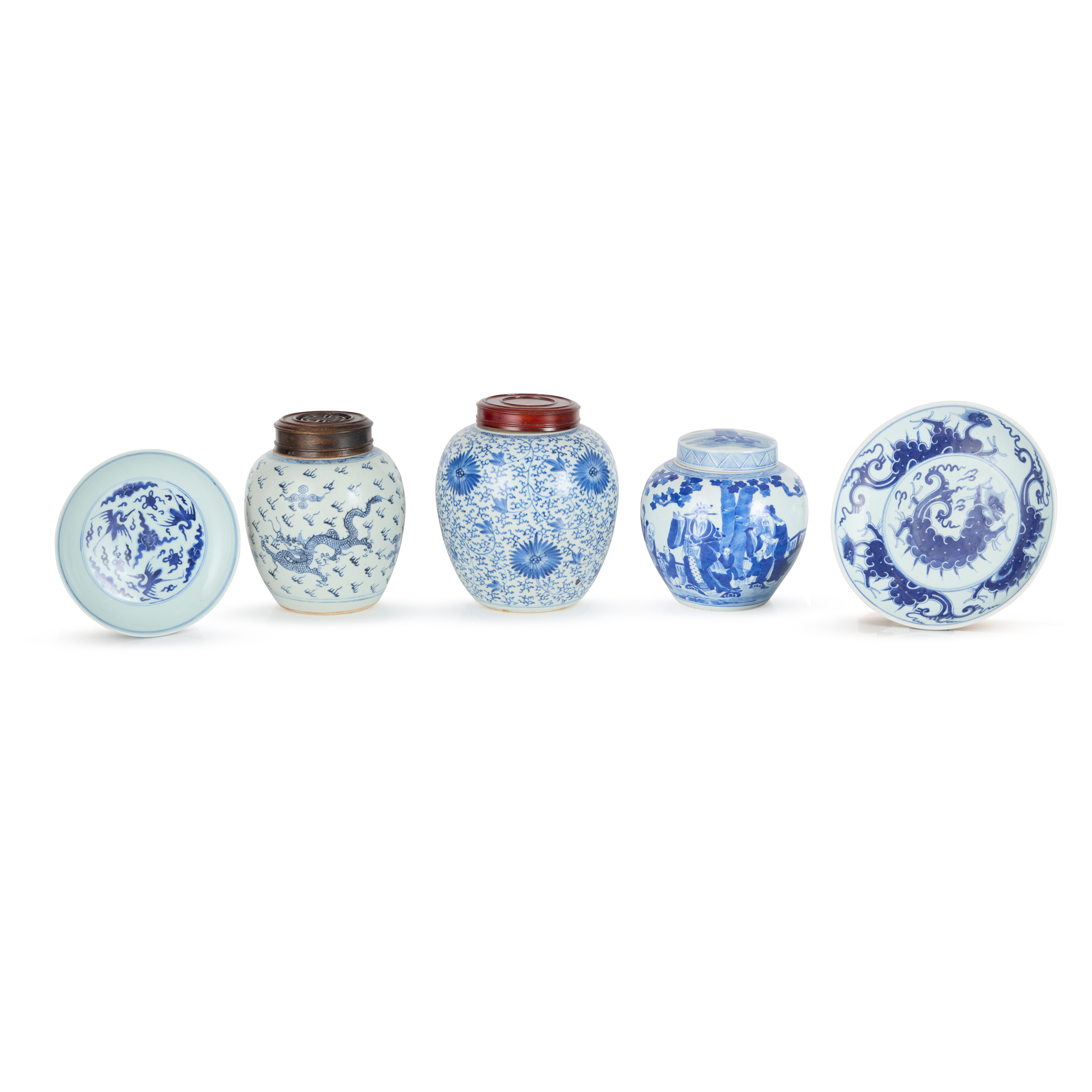 GROUP OF FIVE CHINESE BLUE AND WHITE WARES