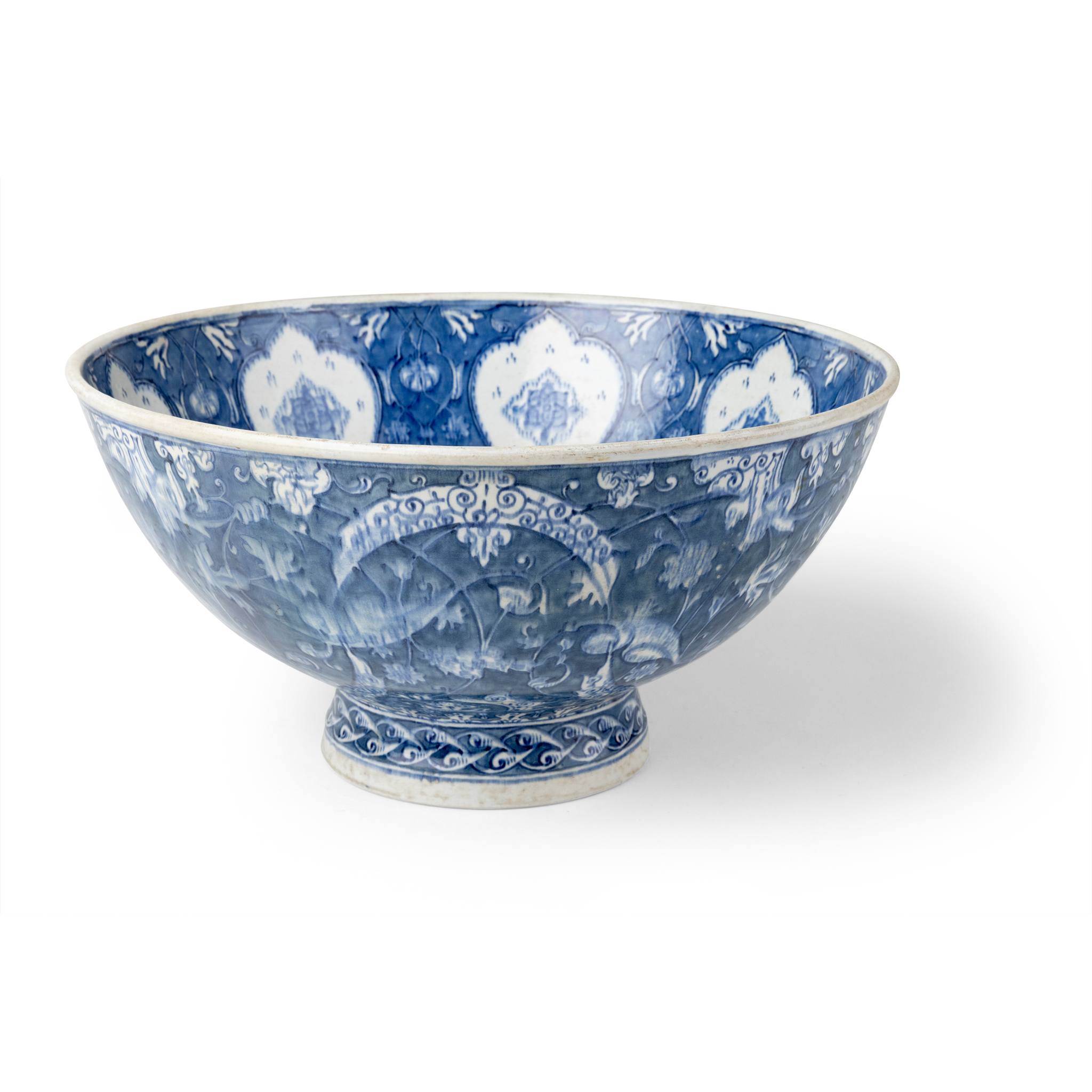A SUPERB HEMISPHERICAL SAMSON POTTERY FOOTED BOWL AFTER AN EARLY IZNIK ‘MASTER OF THE KNOTS’ MASTERPIECE