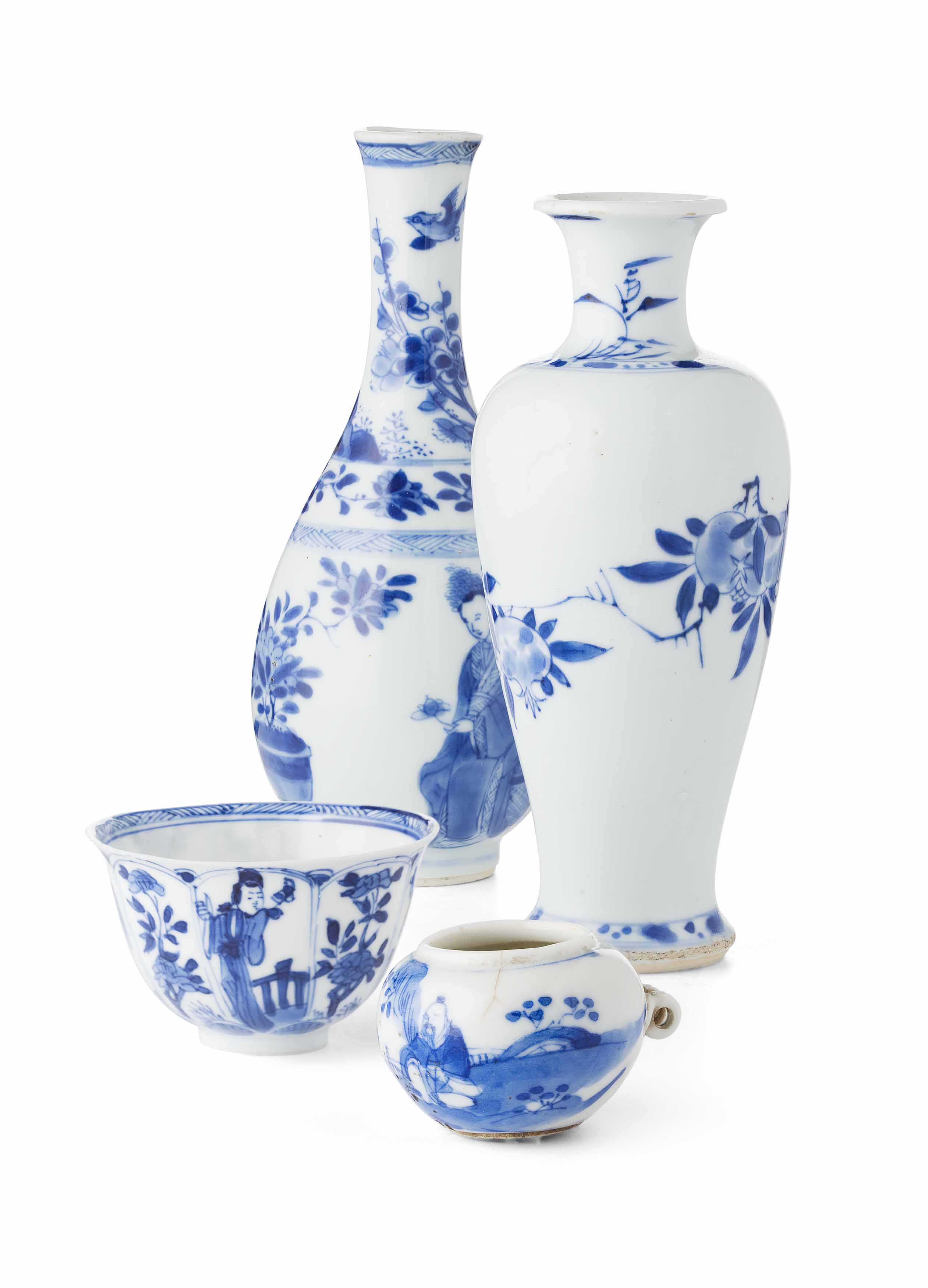 THREE BLUE AND WHITE PORCELAIN PIECES