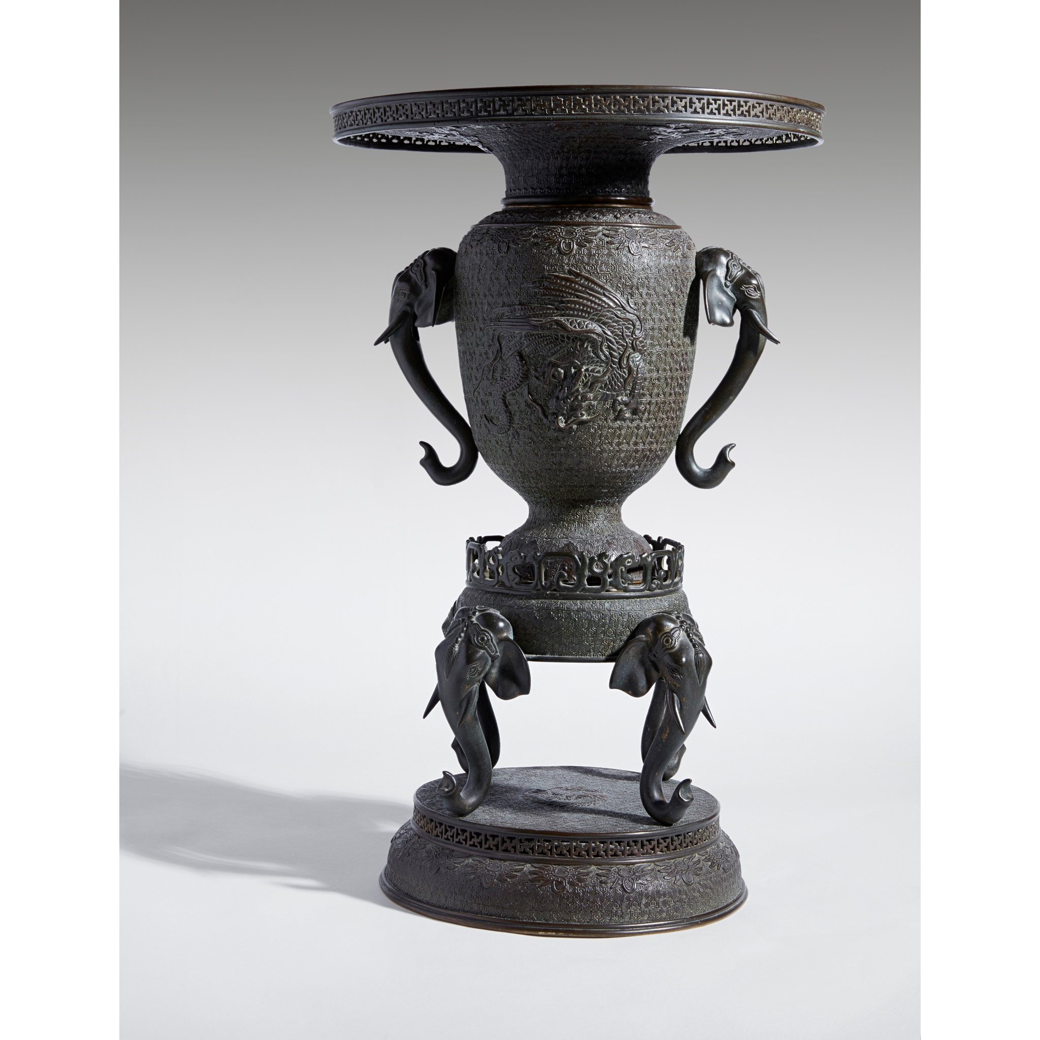 LARGE BRONZE USUBATA VASE