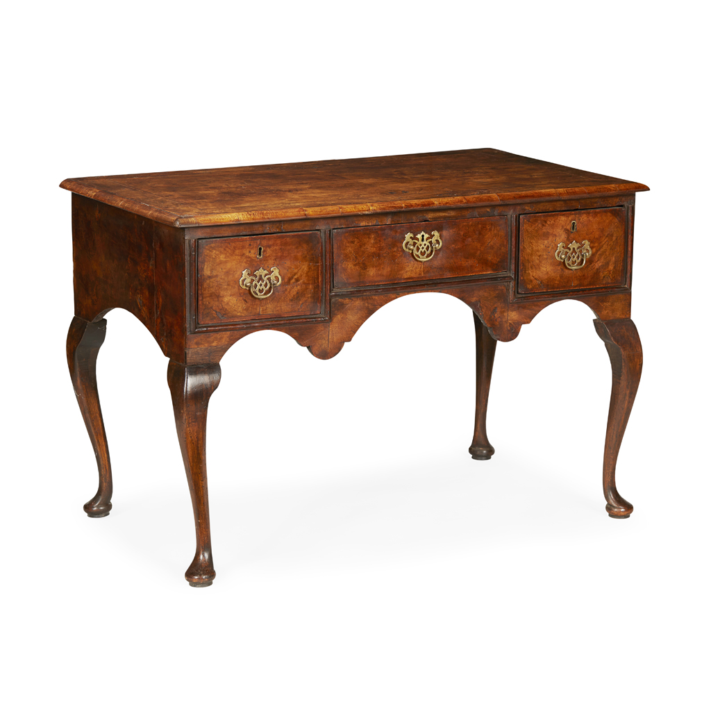 GEORGE I WALNUT DRESSING TABLE
