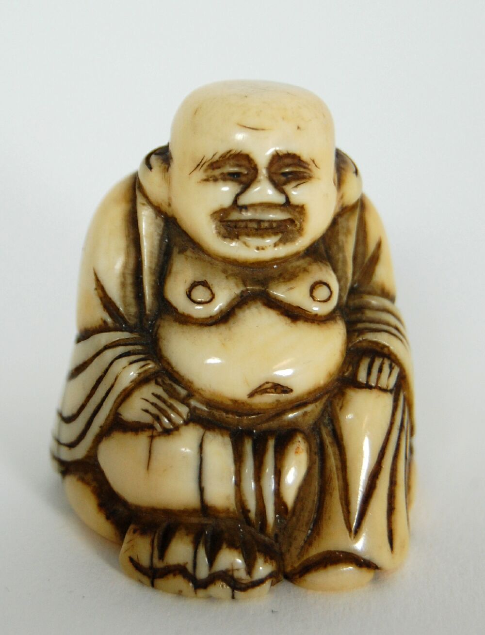 A Japanese carved ivory netsuke, Meiji Period