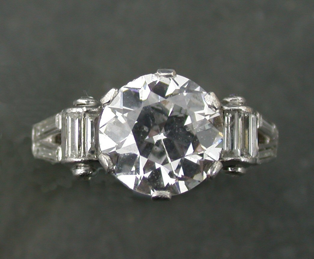 A platinum mounted Art Deco diamond set ring,