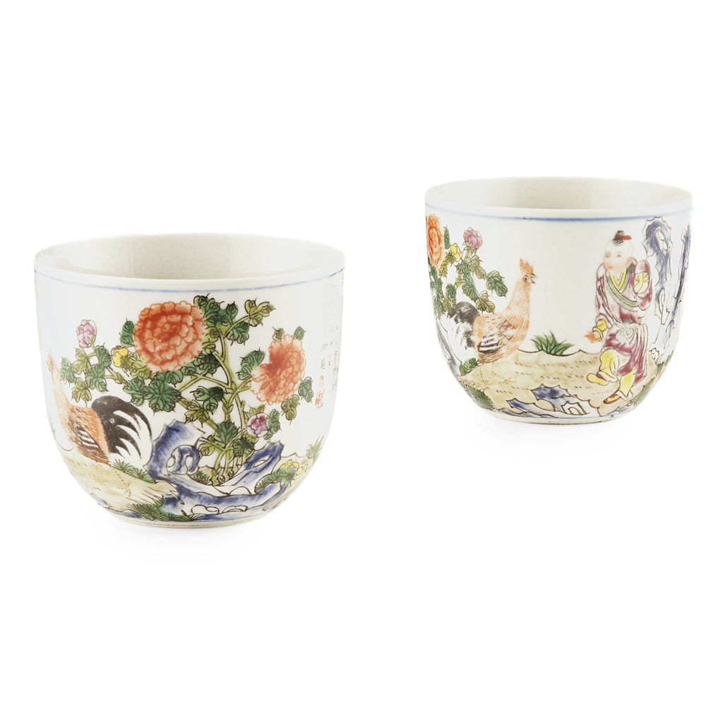 PAIR OF FAMILLE ROSE 'CHICKEN' CUPS