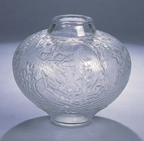 'Aras' a Lalique clear and frosted glass vase