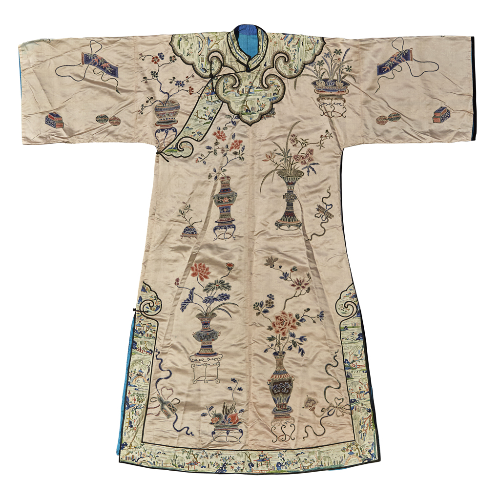 EMBROIDERED SILK LADY'S ROBE