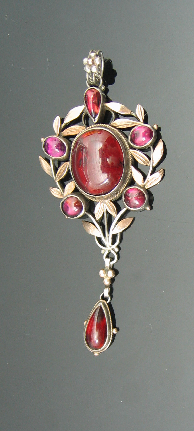 An Arts and Crafts garnet set pendant,