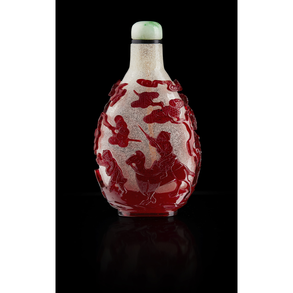 RED-OVERLAY SNOWFLAKE GLASS SNUFF BOTTLE