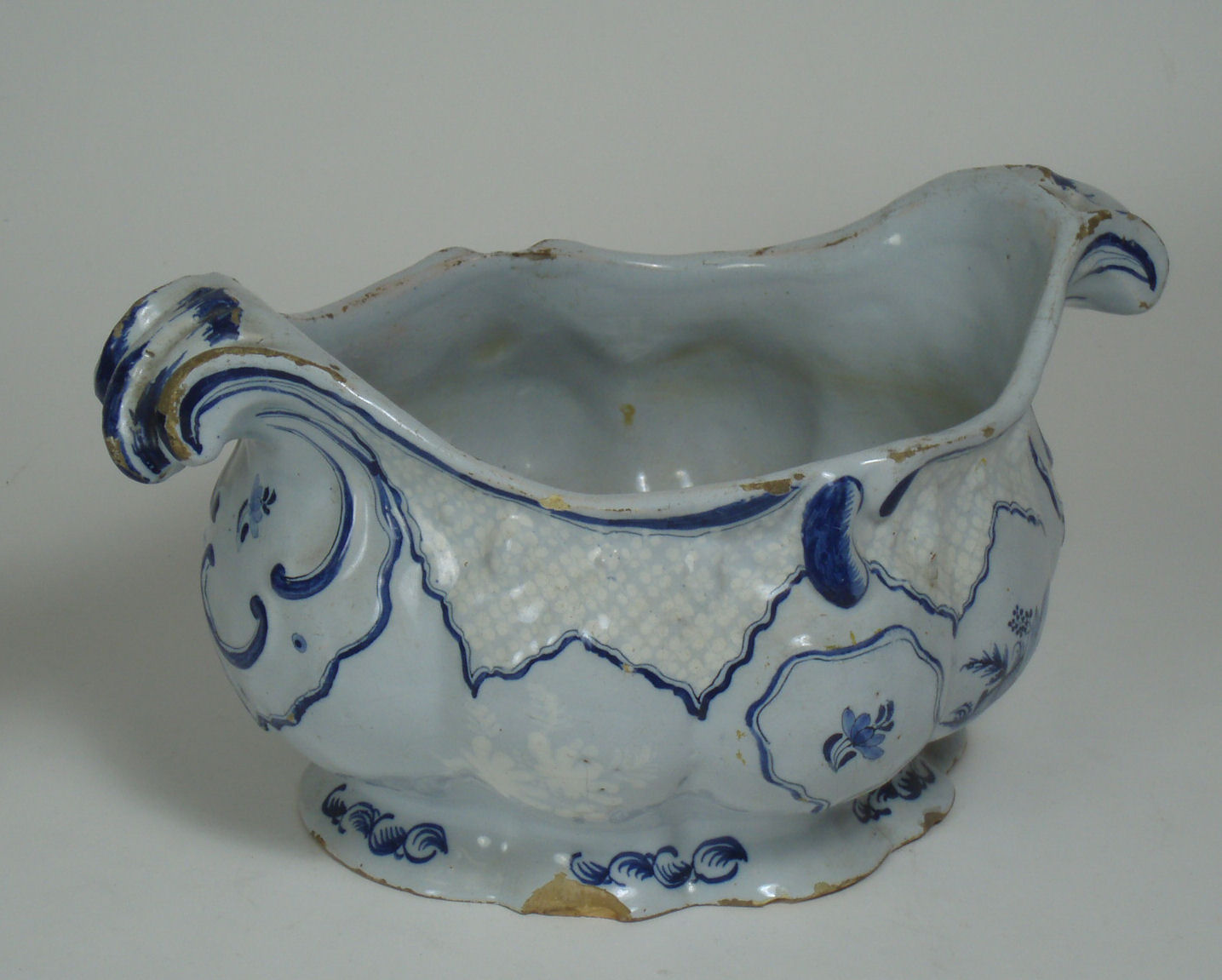 A 19th century Cantagalli type jardiniere