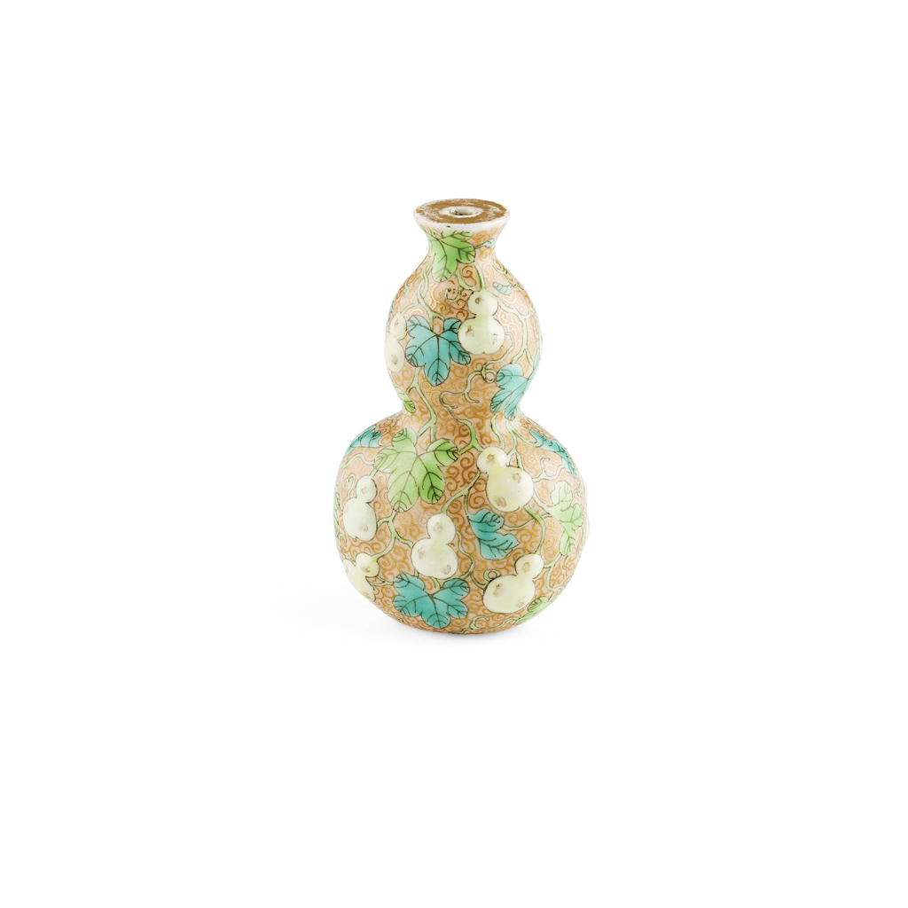 FAMILLE ROSE DOUBLE-GOURD SNUFF BOTTLE