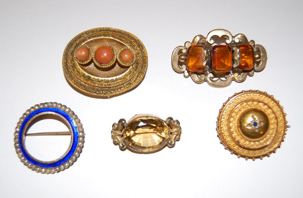 A collection of mainly Victorian jewellery
