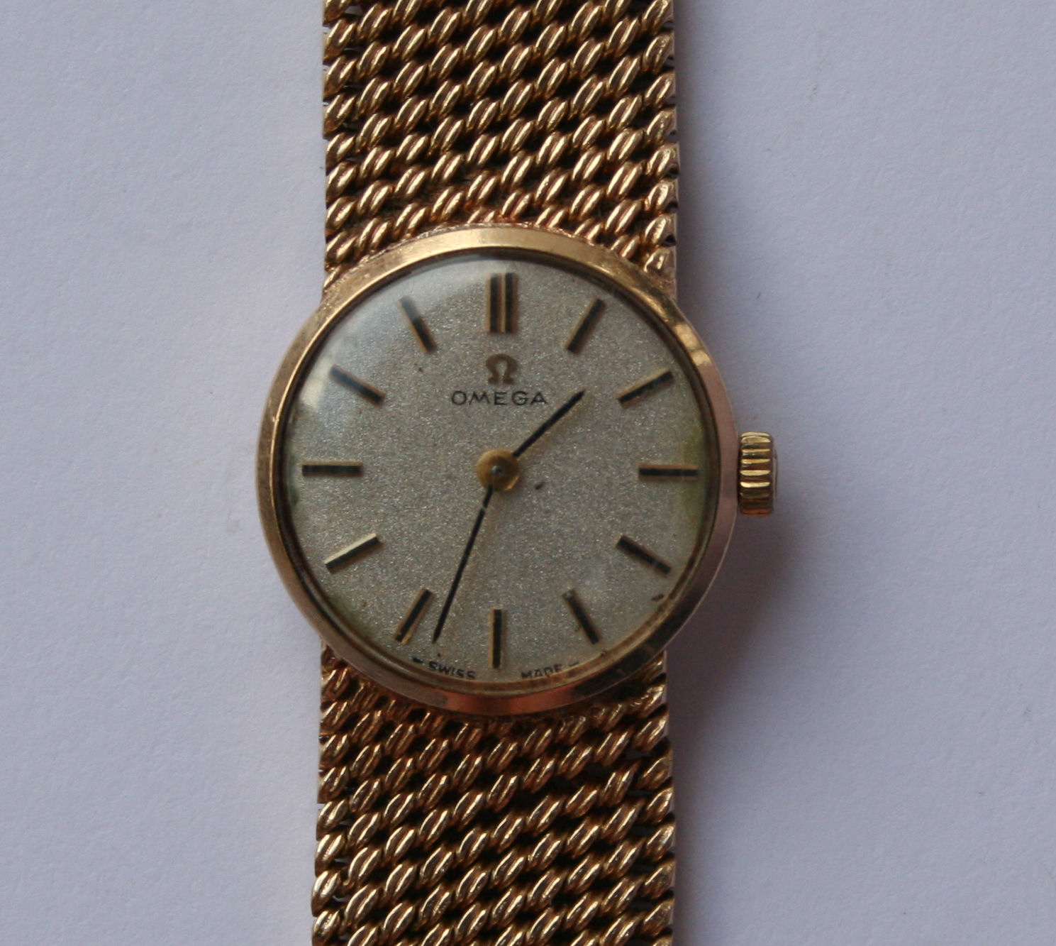 OMEGA - A lady's 9ct gold wrist watch