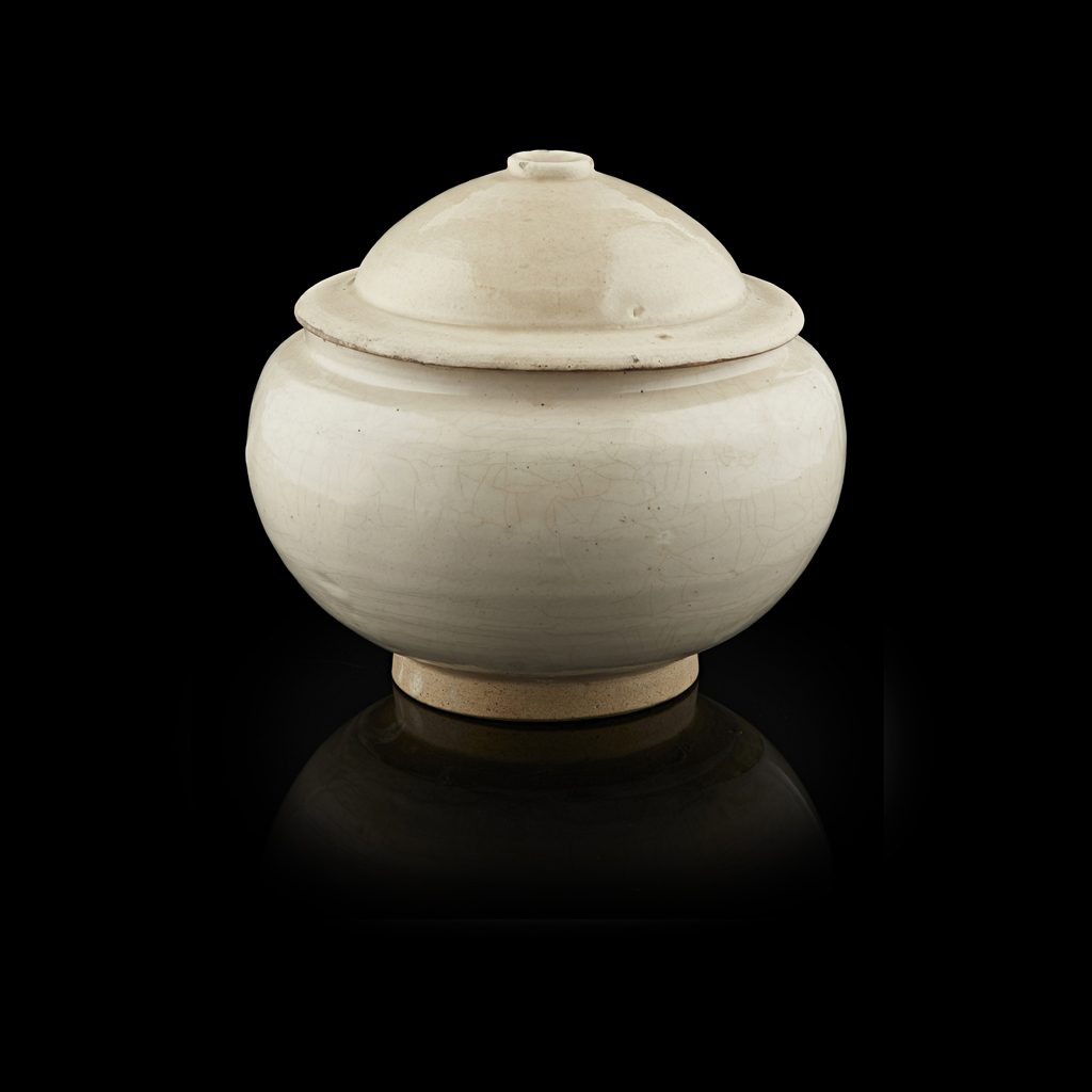 CIZHOU WHITE AND BLACK GLAZED JAR AND COVER