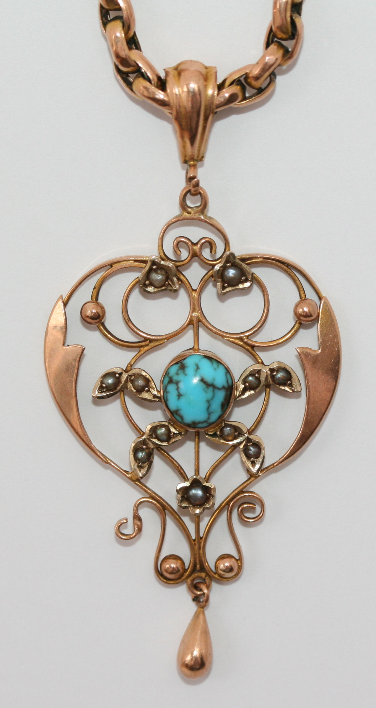 An Edwardian 9ct gold pendant