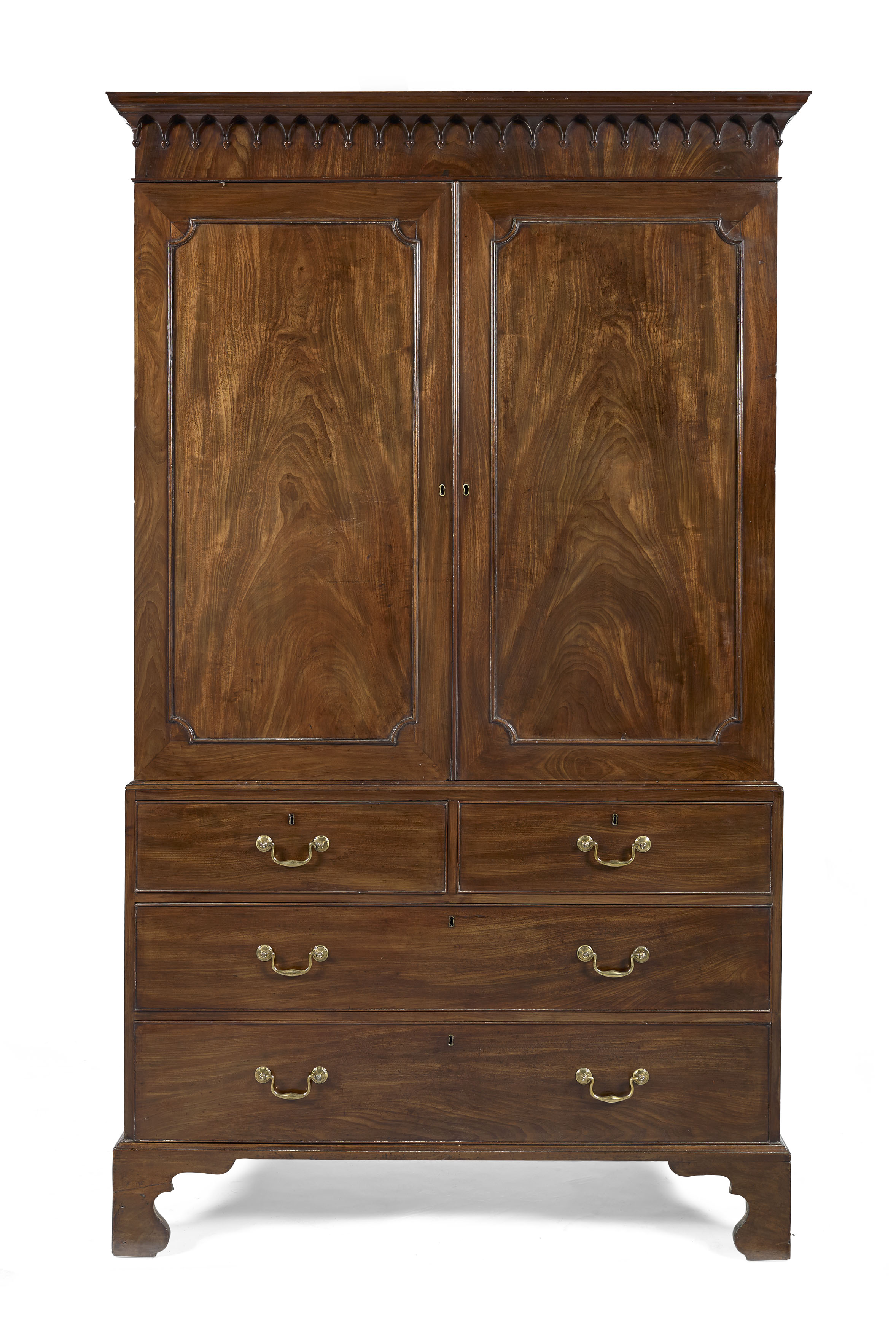 GEORGE III MAHOGANY LINEN PRESS