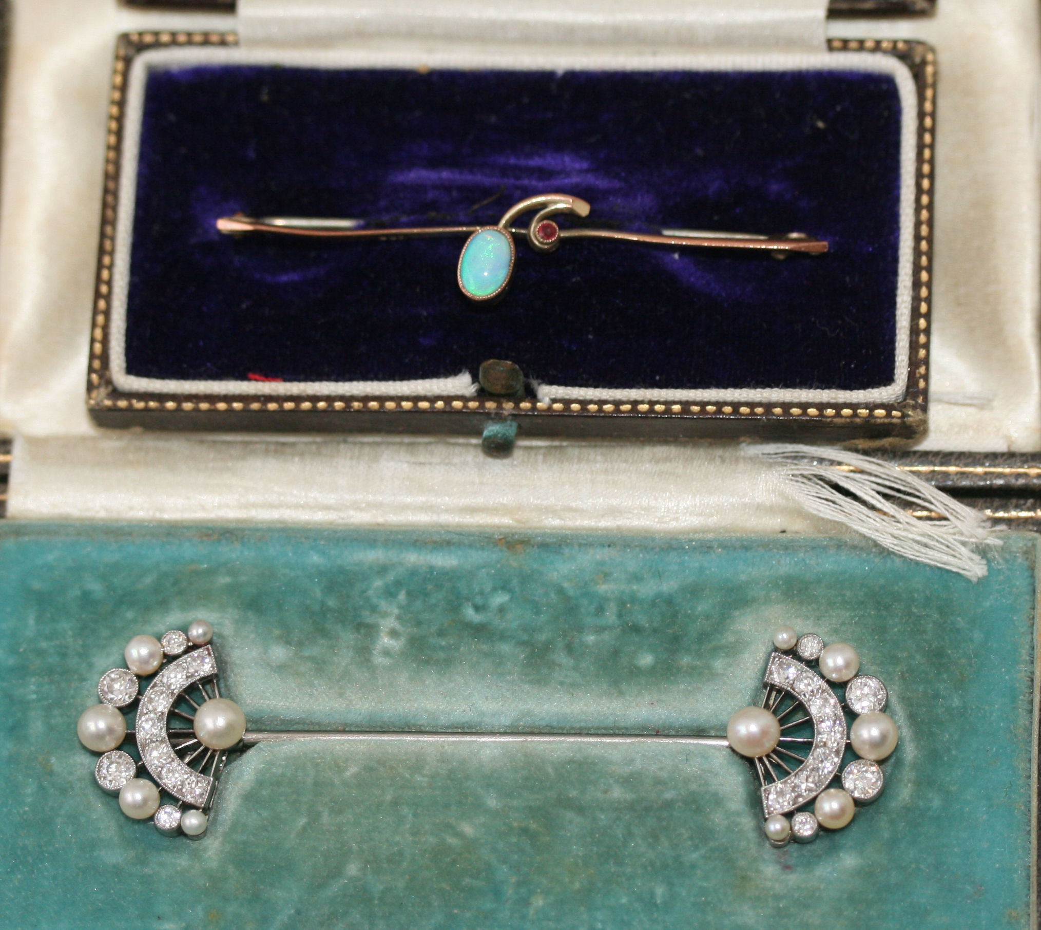 A Belle Epoque pearl and diamond set surete pin