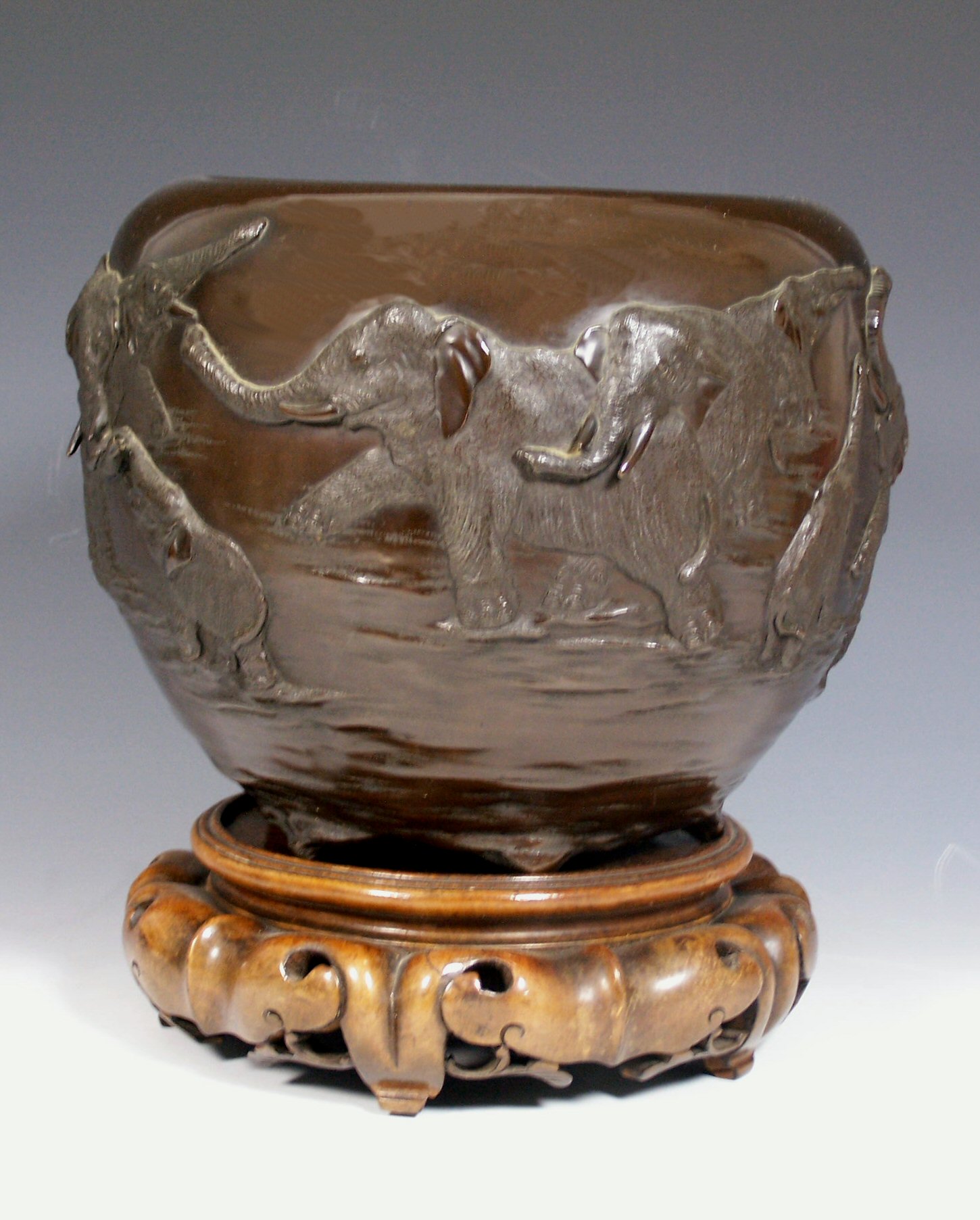 A Japanese Meiji period bronze bowl