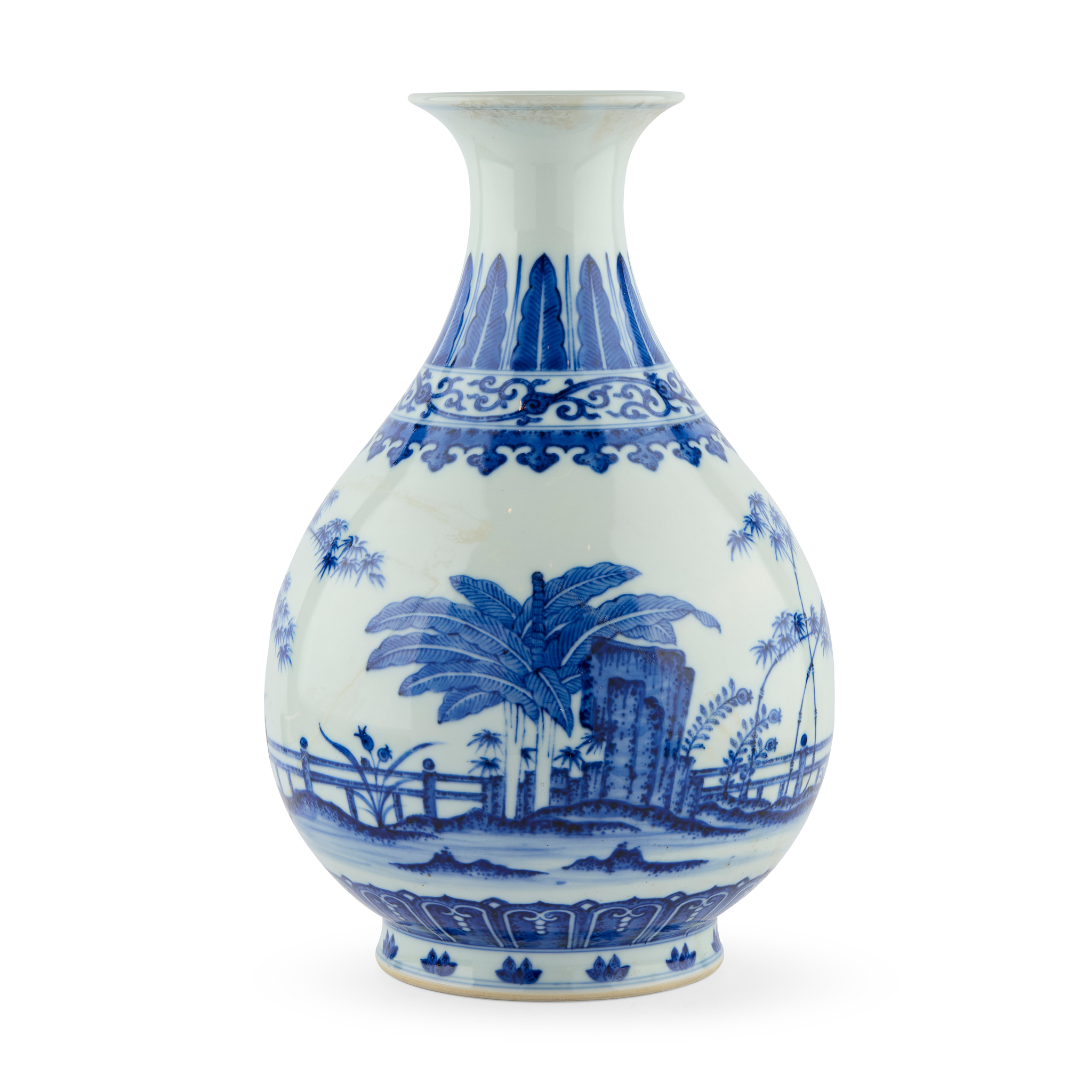 CHINESE BLUE AND WHITE YUHUCHUN VASE