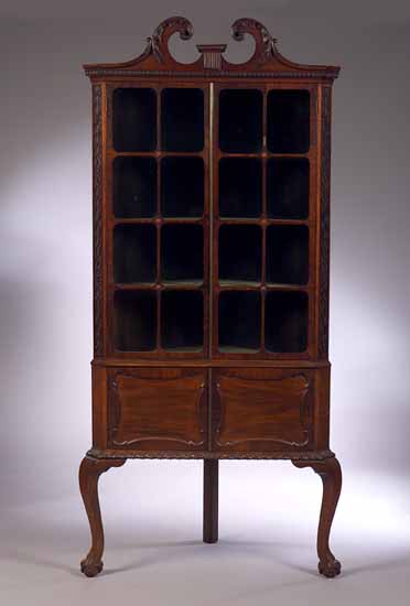 An Edwardian mahogany Chippendale style corner cabinet