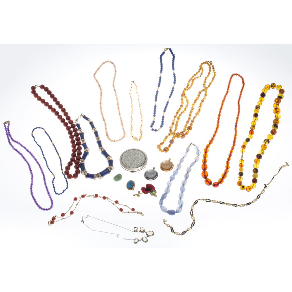 A collection of jewellery