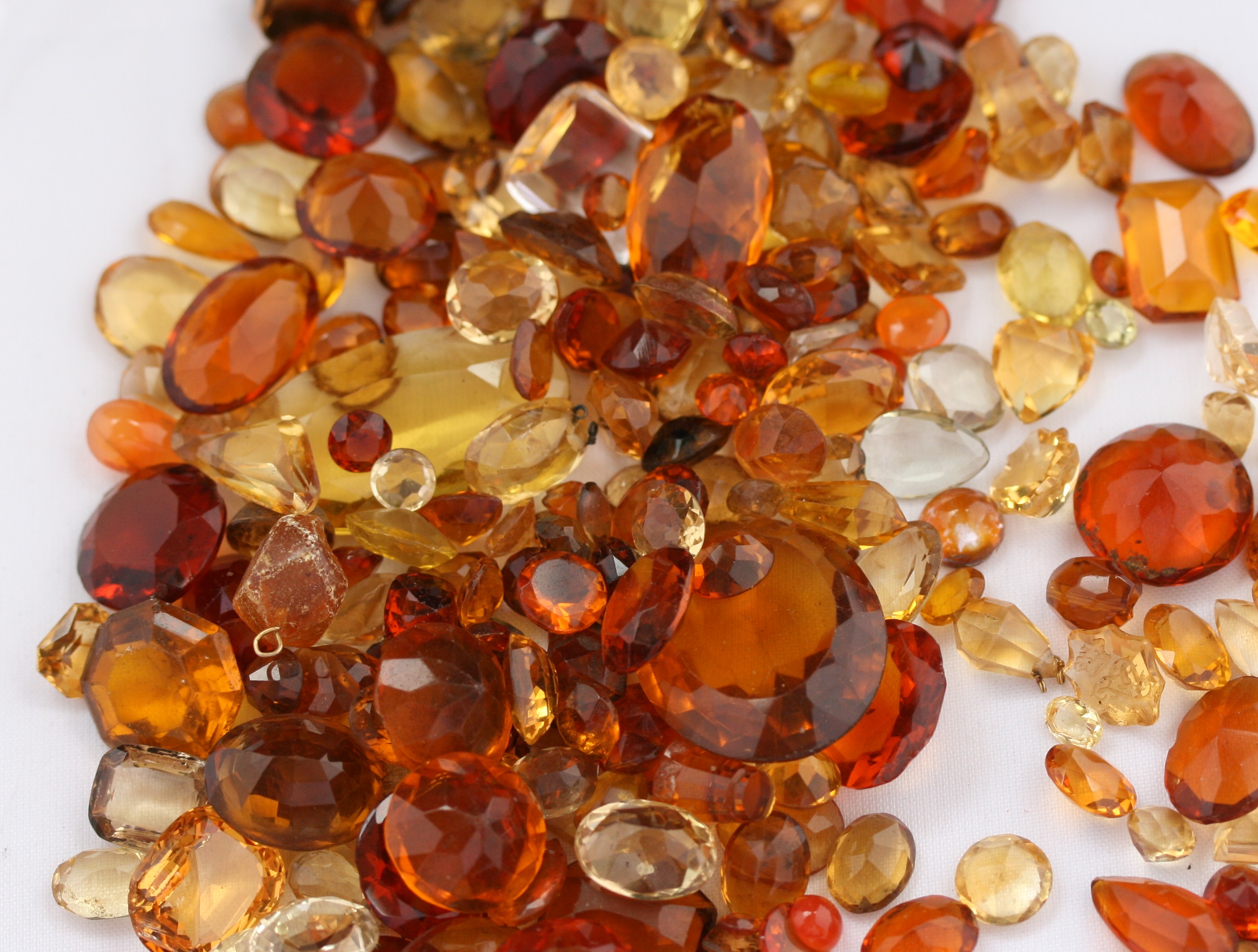 A large quantity of unset stones