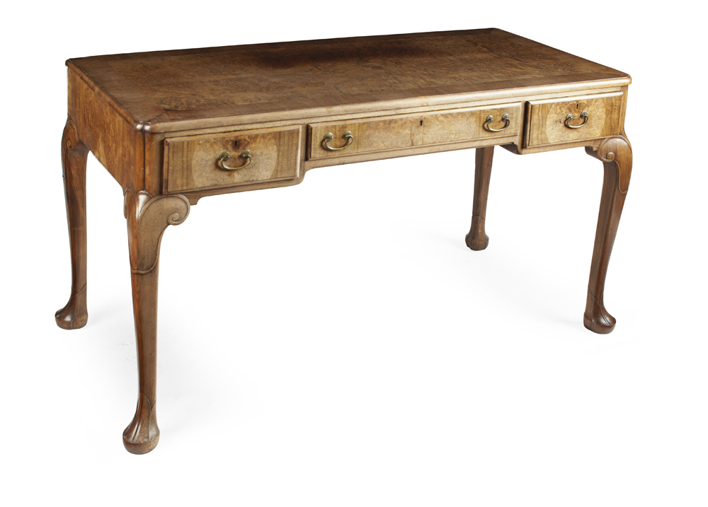 WHYTOCK & REID WALNUT AND BURR WALNUT DRESSING TABLE