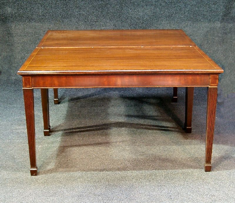 A Regency style mahogany dining table