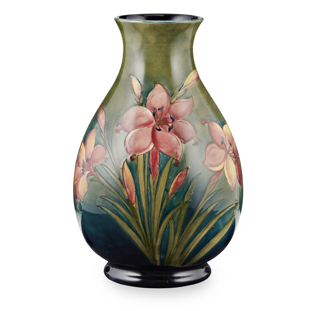 WALTER MOORCROFT (1917-2002) FOR MOORCROFT POTTERY