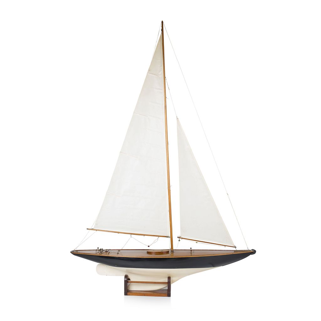 LARGE POND YACHT MODEL 'FLEETWING'