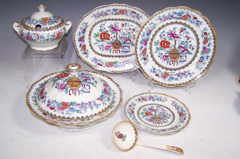 A Royal Doulton Bottle Japan dinner service
