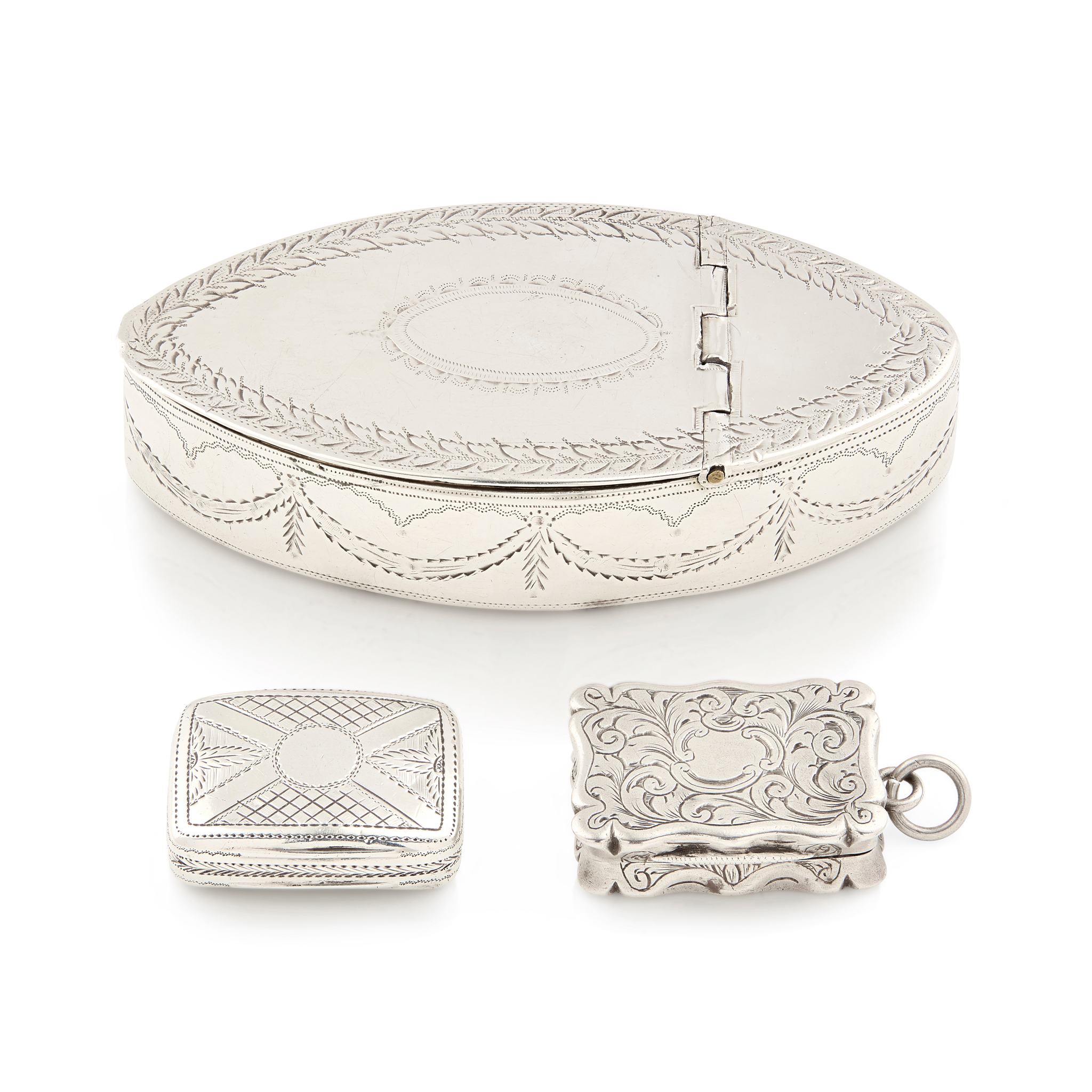 A GEORGE III SNUFF BOX