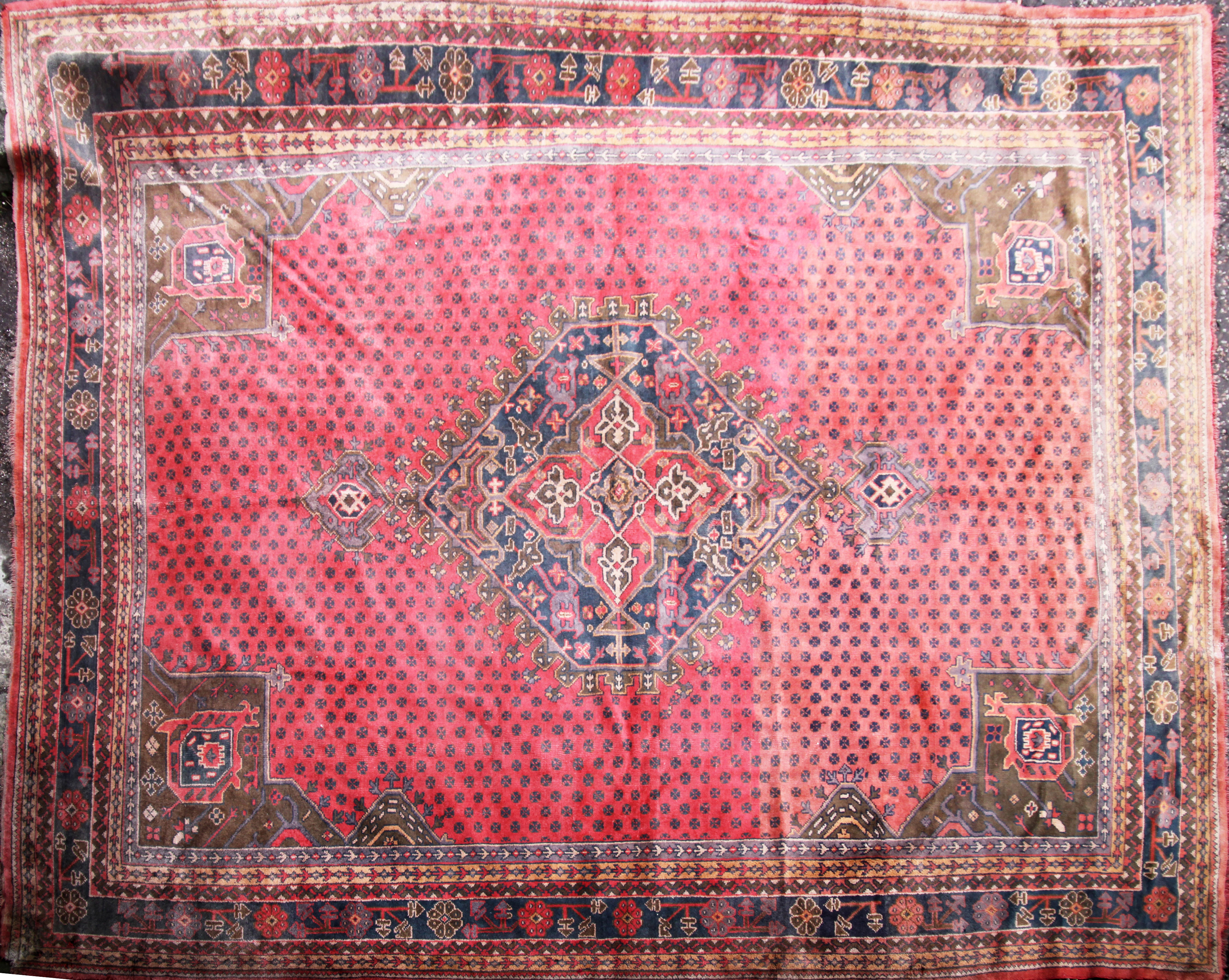 LARGE USHAK CARPET