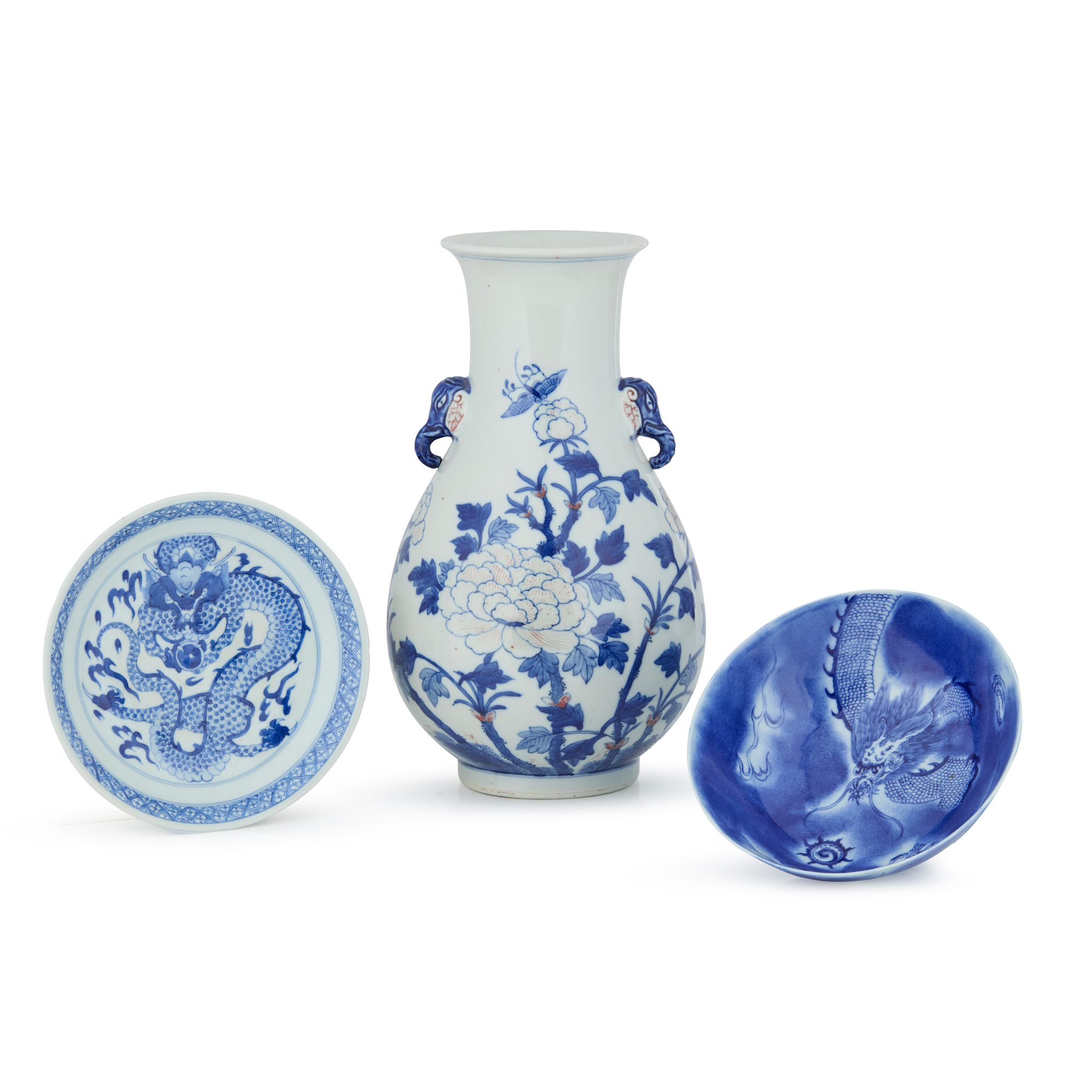 GROUP OF THREE CHINESE BLUE AND WHITE WARES