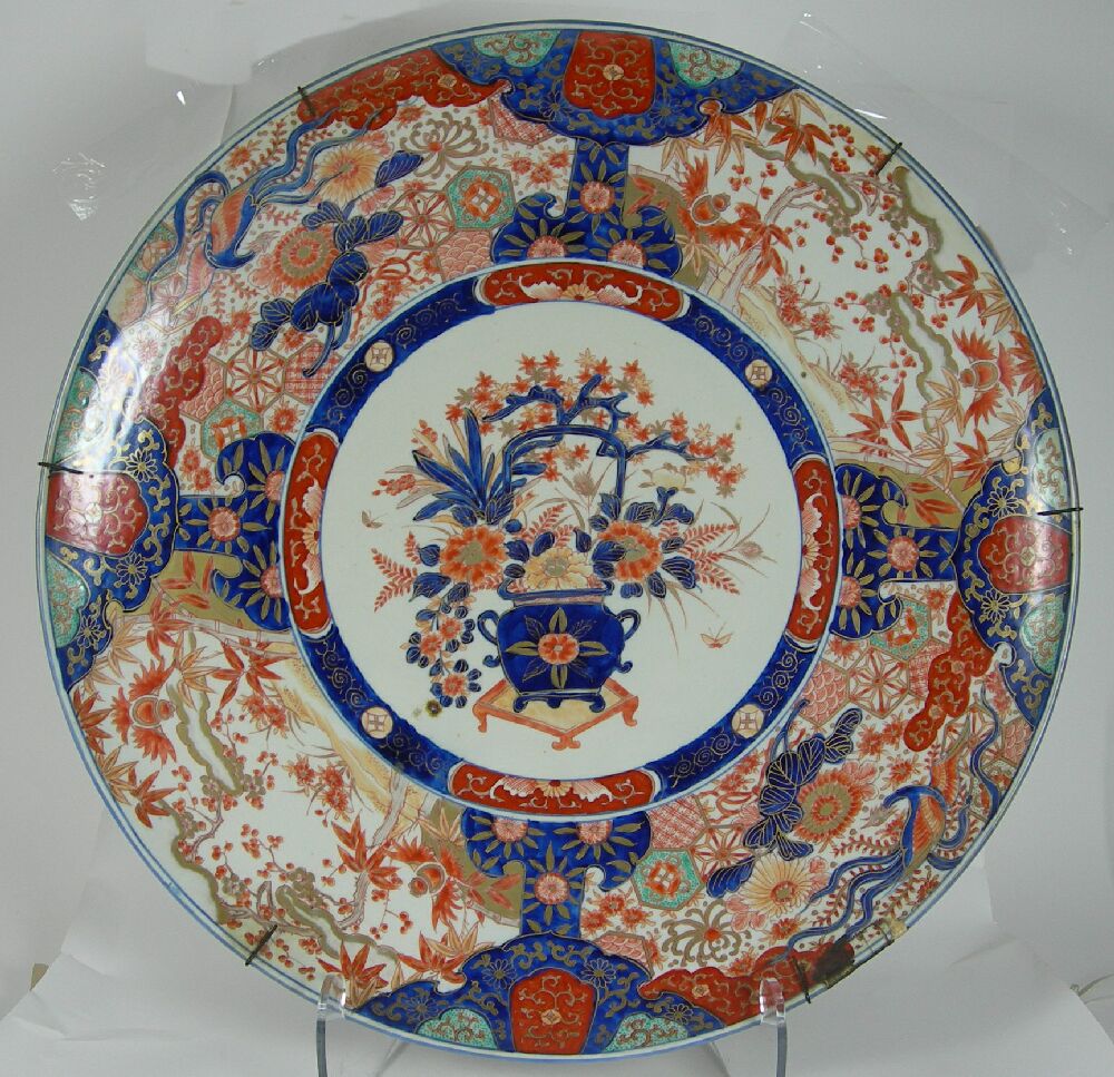 LARGE JAPANESE IMARI CHARGER