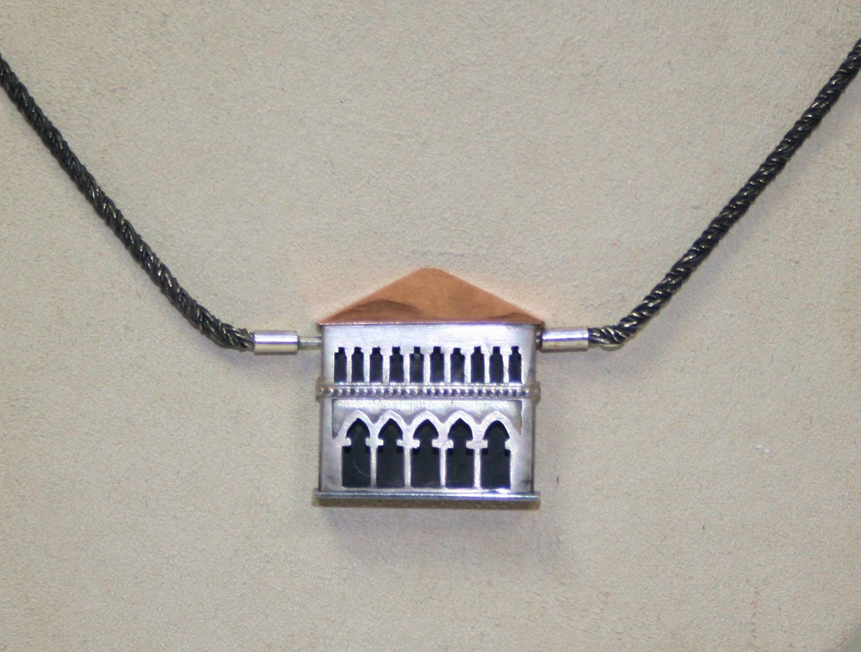 VICKI AMBERY-SMITH - An architectural necklace