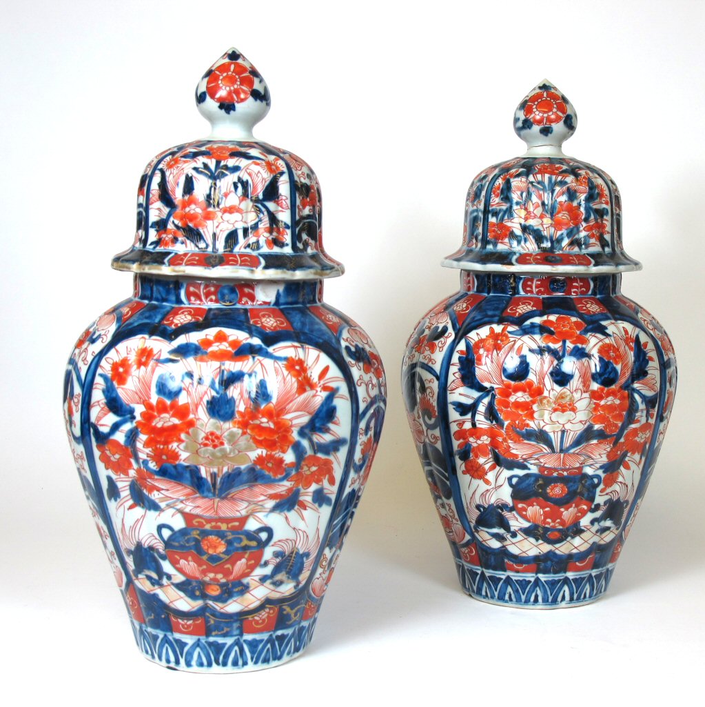 A pair of Japanese Imari jars and covers, Meiji Period