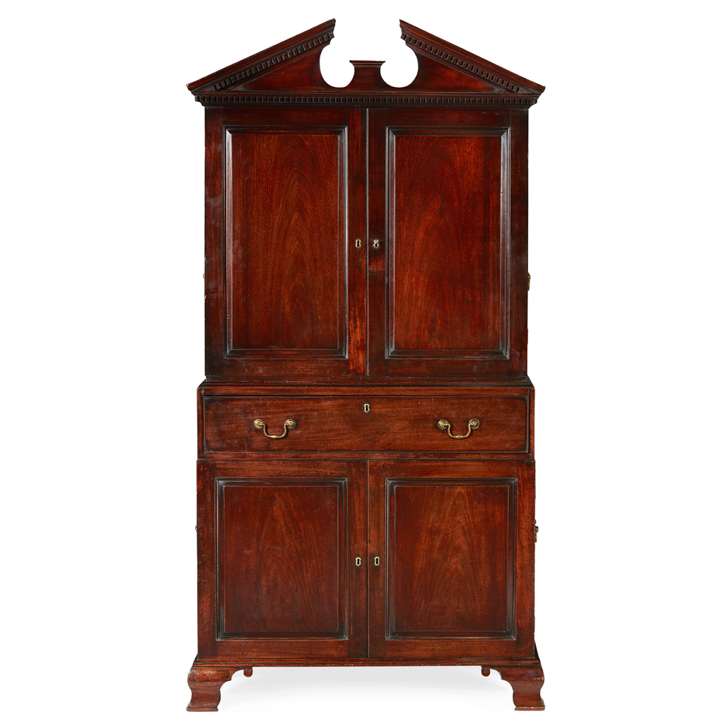 FINE EARLY GEORGE III MAHOGANY SECRETAIRE CABINET