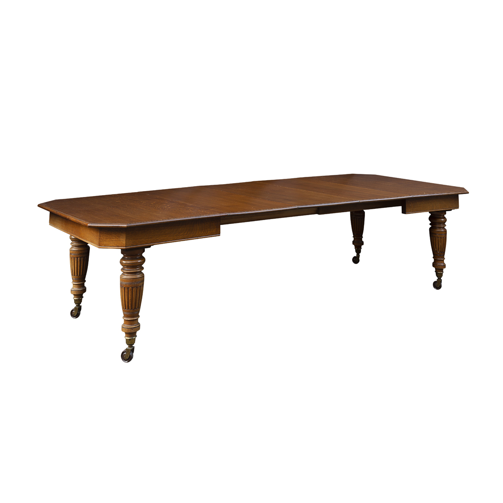 VICTORIAN OAK EXTENDING DINING TABLE, BY JOHN TAYLOR & SON, EDINBURGH