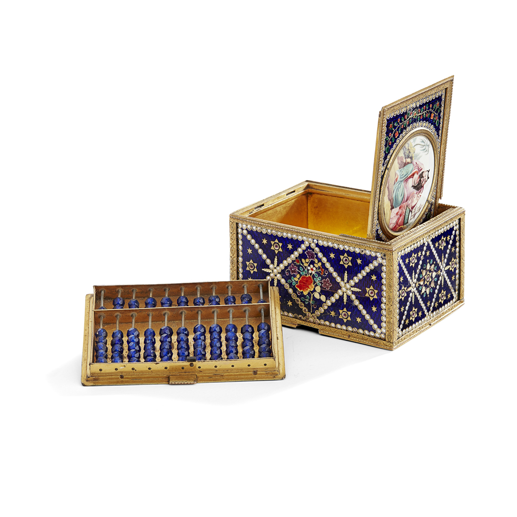 RARE GILT-METAL ENAMELLED PRESENTATION SNUFF BOX AND HINGED COVER