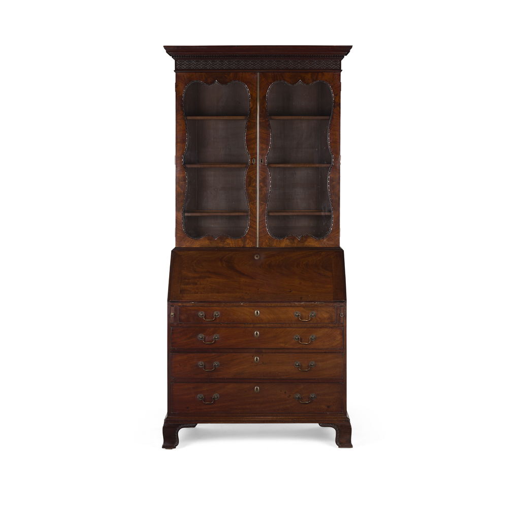GEORGIAN MAHOGANY BUREAU BOOKCASE