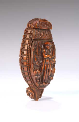 A 19th century cocquilla nut snuff box