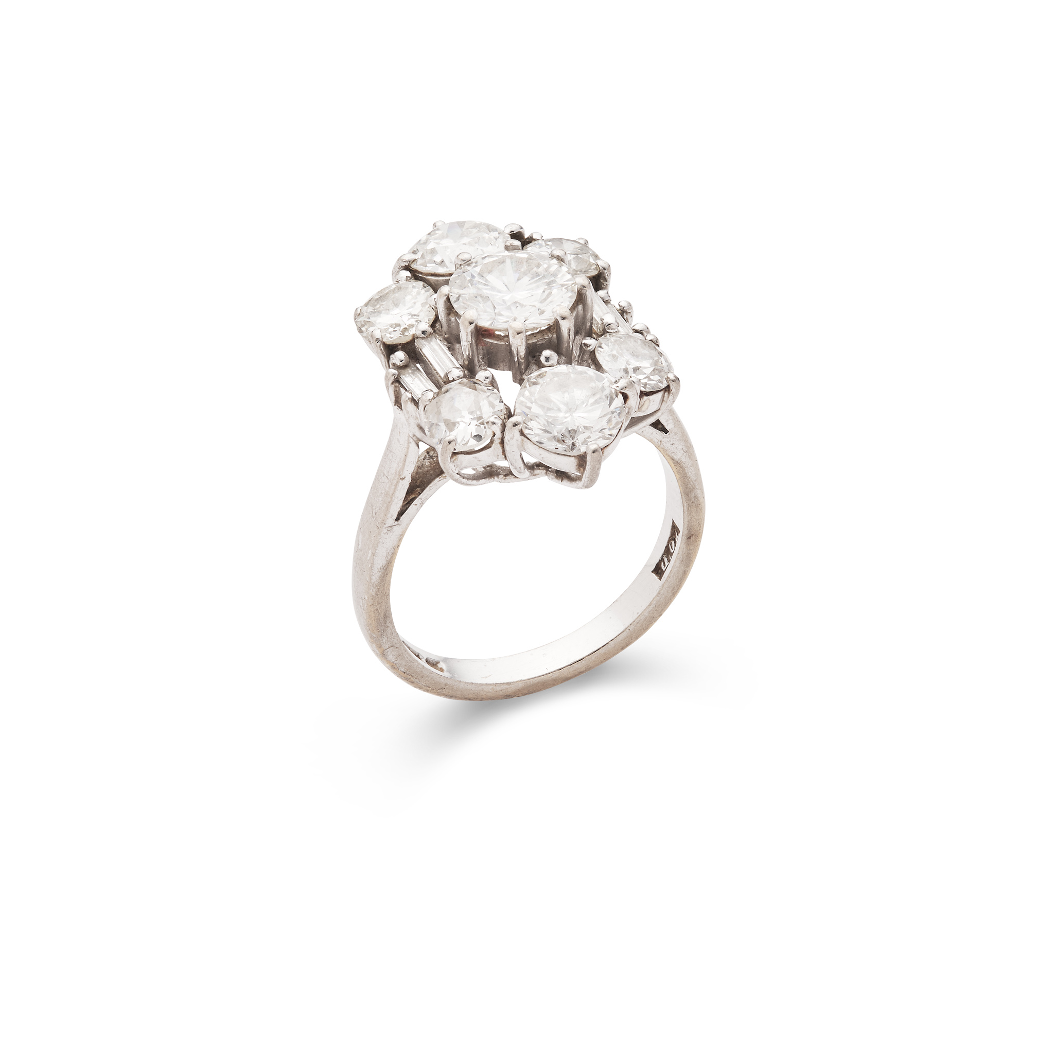 A diamond cluster ring