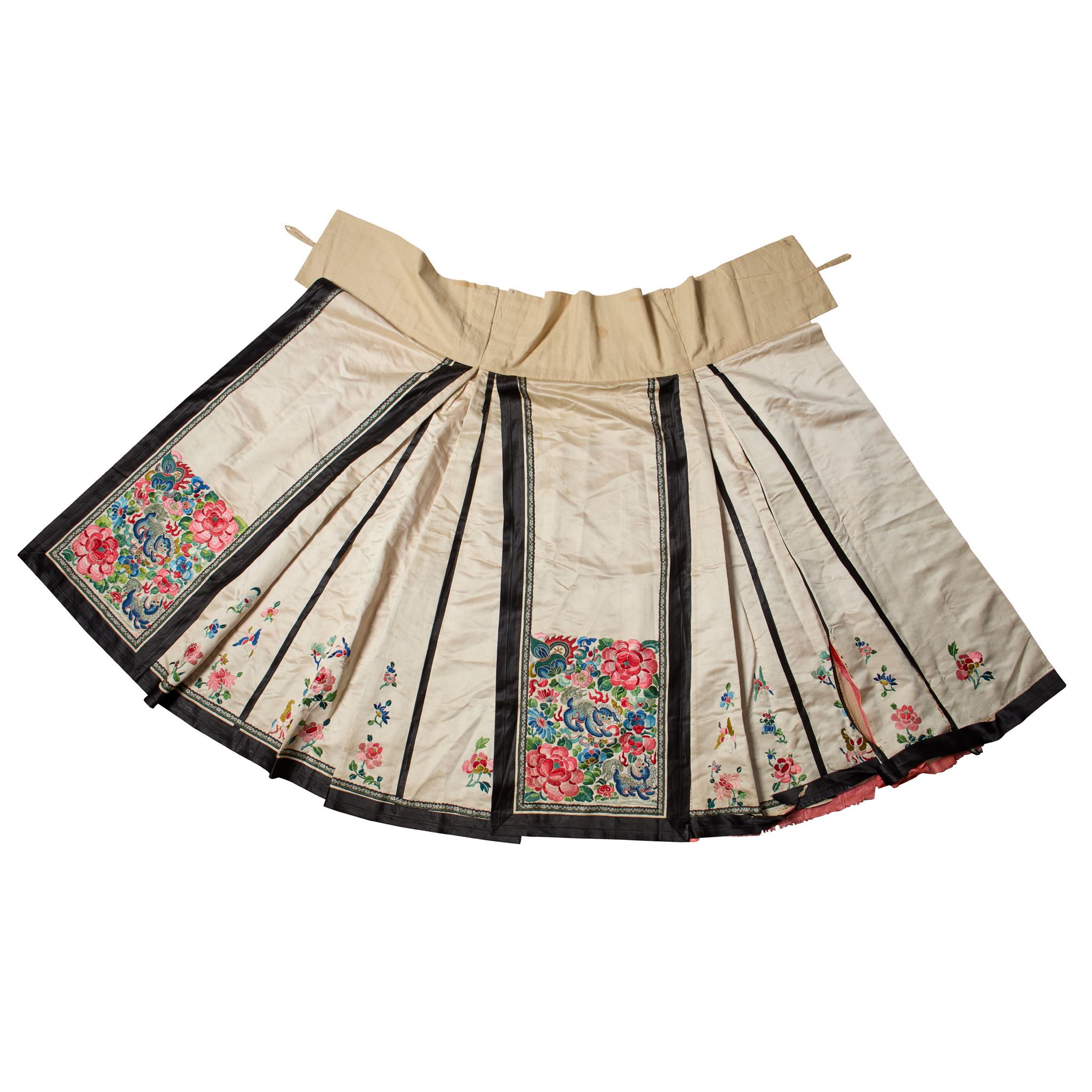 CHINESE IVORY-GROUND SILK EMBROIDERED PLEATED SKIRT