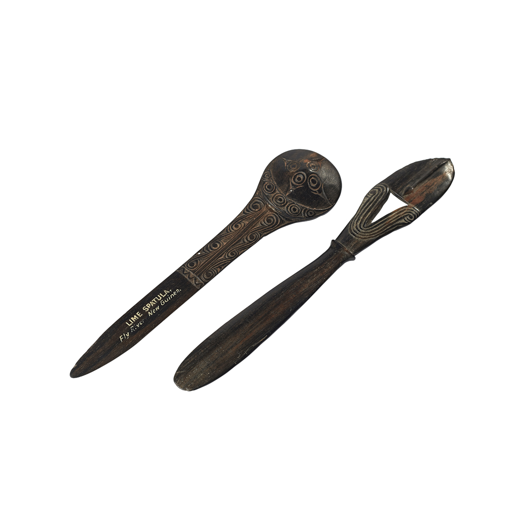 PAIR OF MASSIM LIME SPATULAS