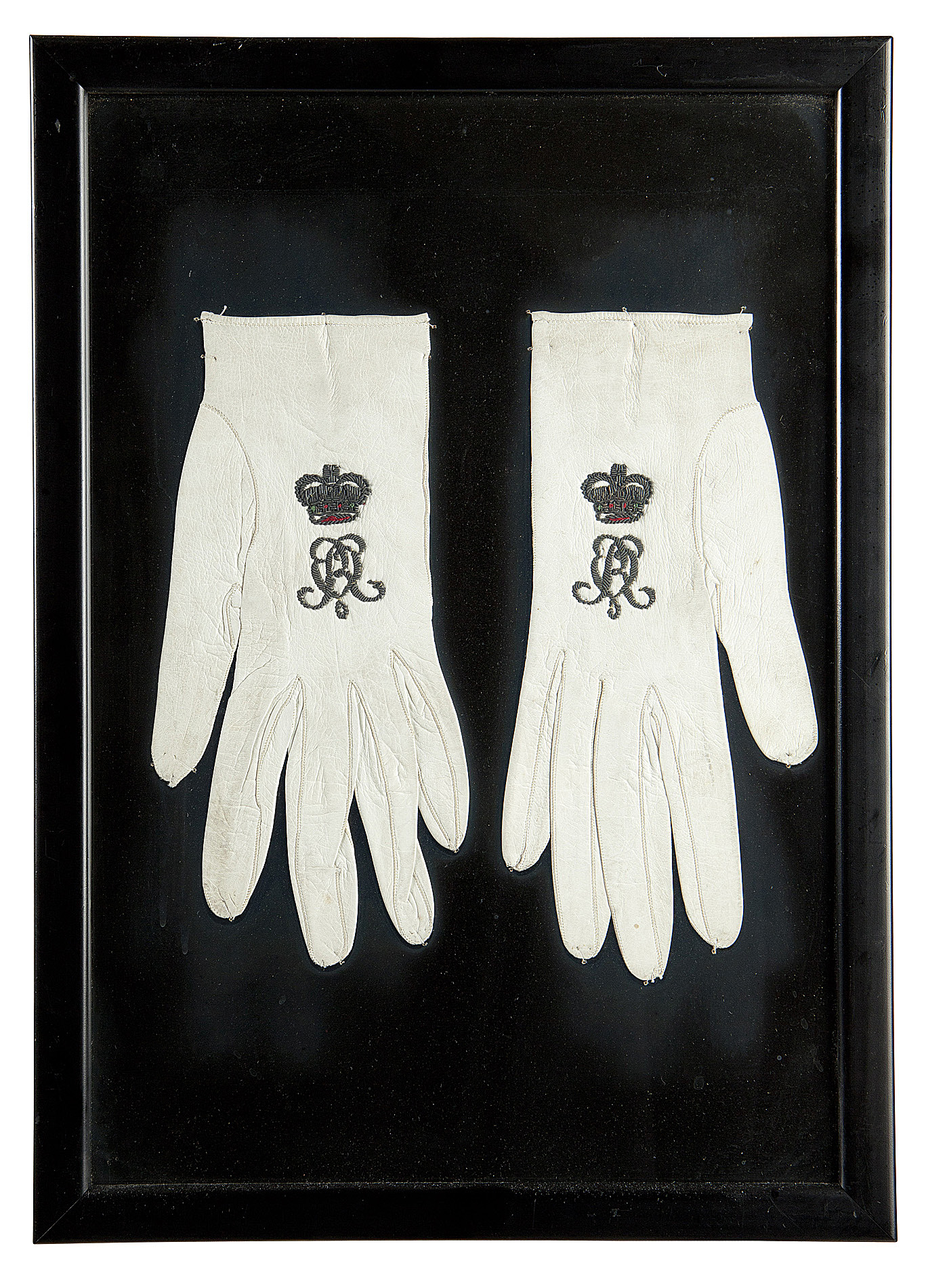 PAIR OF QUEEN VICTORIA’S KID GLOVES