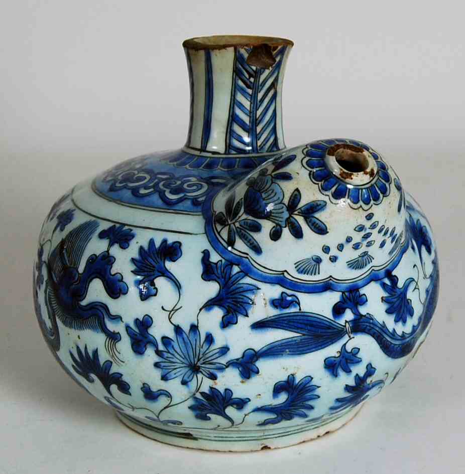 A late 17th/early 18th century Persian safavid blue painted kendi In the Chinese style