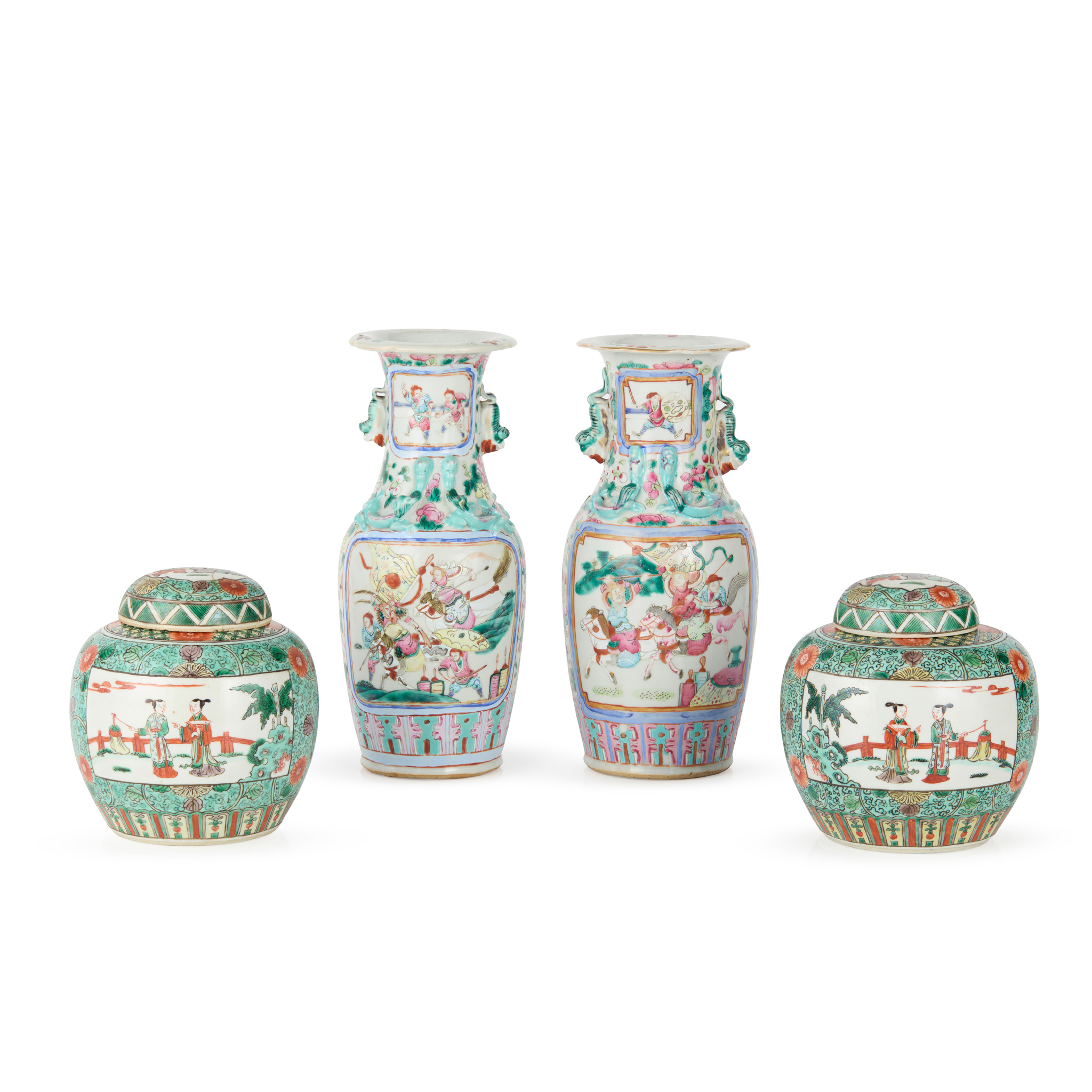 GROUP OF FOUR CHINESE FAMILLE ROSE AND FAMILLE VERTE WARES