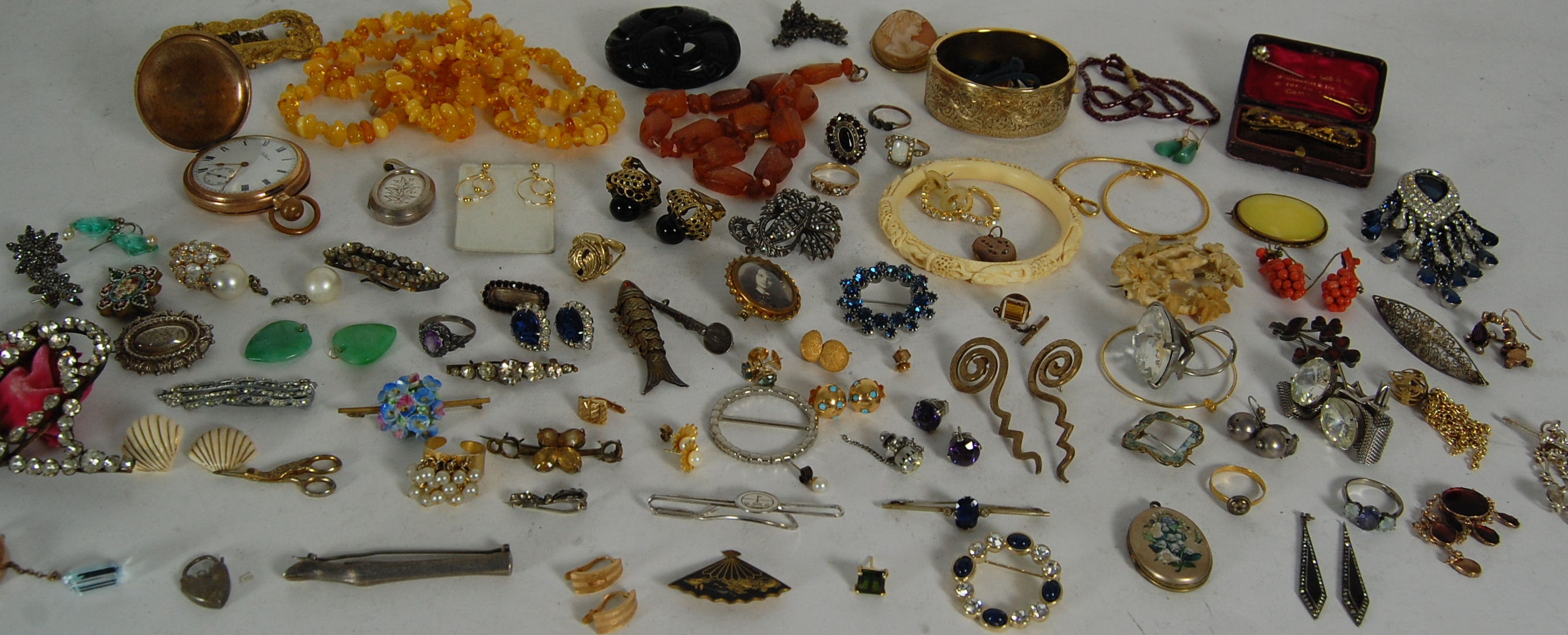 A large collection of jewellery
