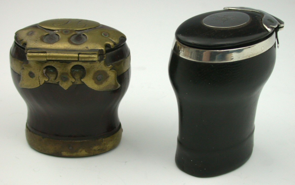An ebony capstan snuff mull