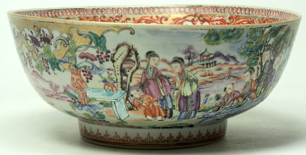 An 18th century Chinese export porcelain rose bowl